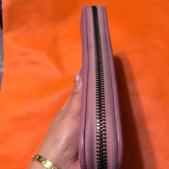 Bottega Veneta zippy wallet in pink authentic - Picture 9 of 12